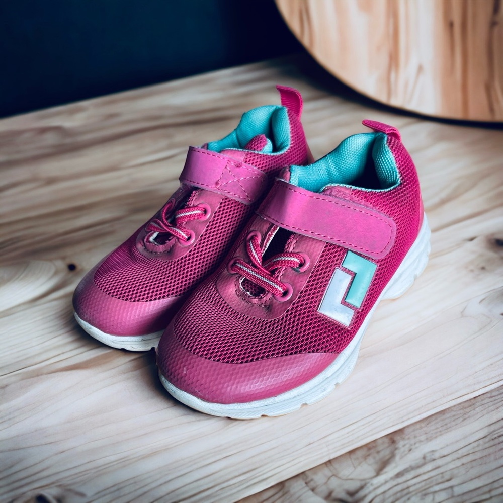 Bright Pink size 9 toddler gym shoe no brand, inside is a teal blue green color